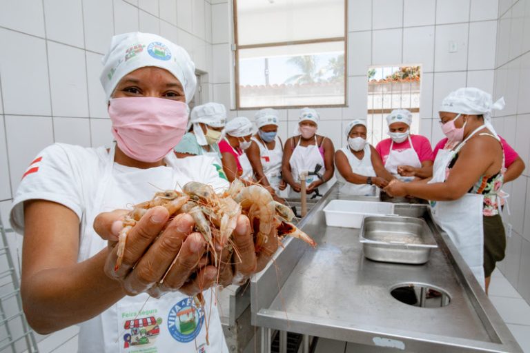 A Veracel no apoio às mulheres, comunidades tradicionais e lideranças locais